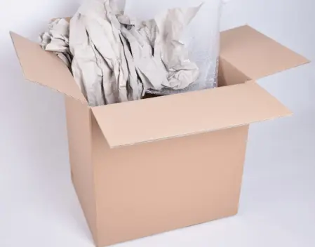 ESD-geschützte, gut gepolsterte Verpackung eines Elektronikbauteils